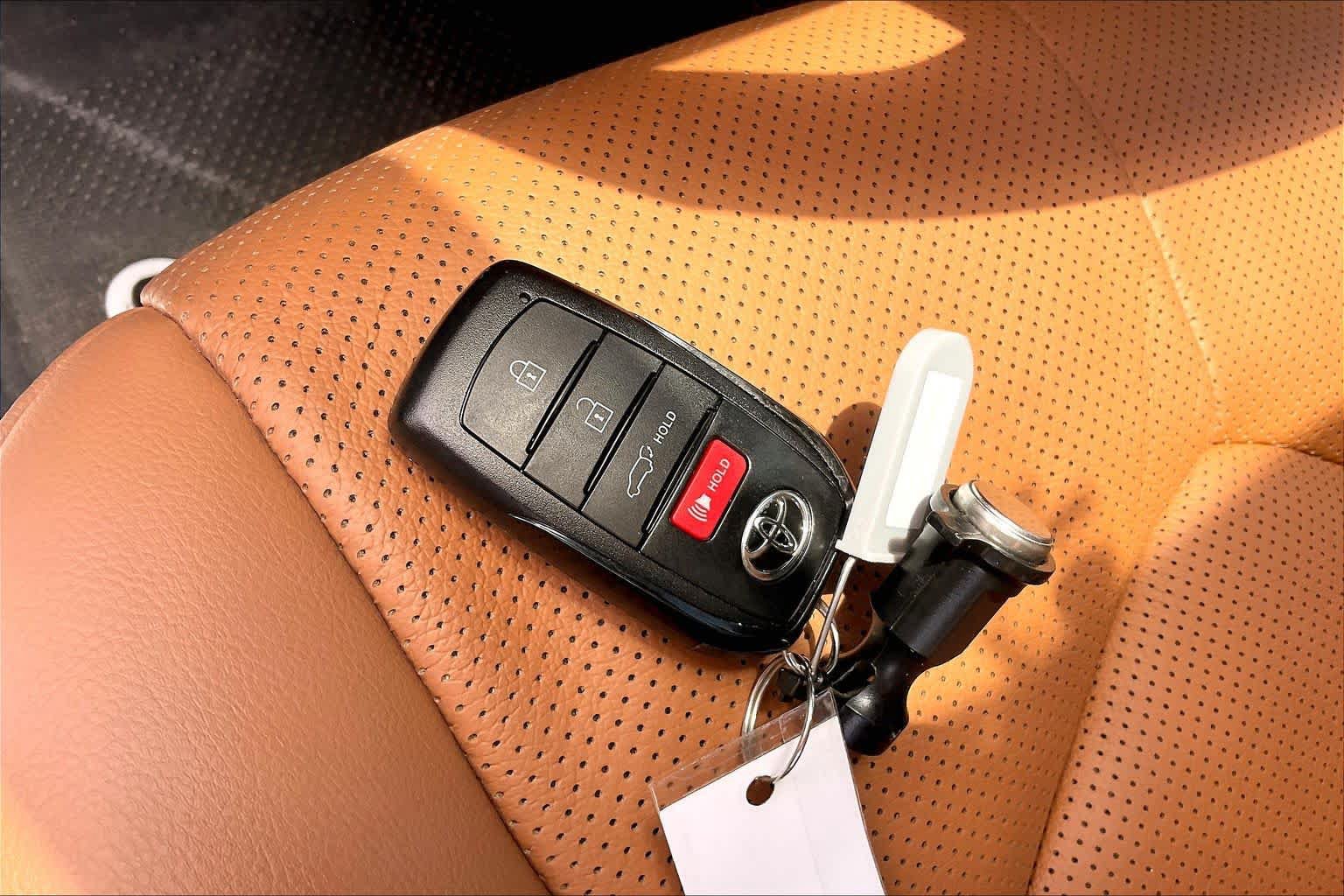 Used 2025 Toyota Highlander Platinum AWD/4WD image 14