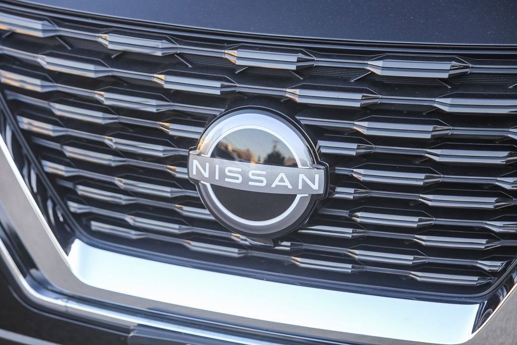 Used 2023 Nissan Rogue SV FWD image 5