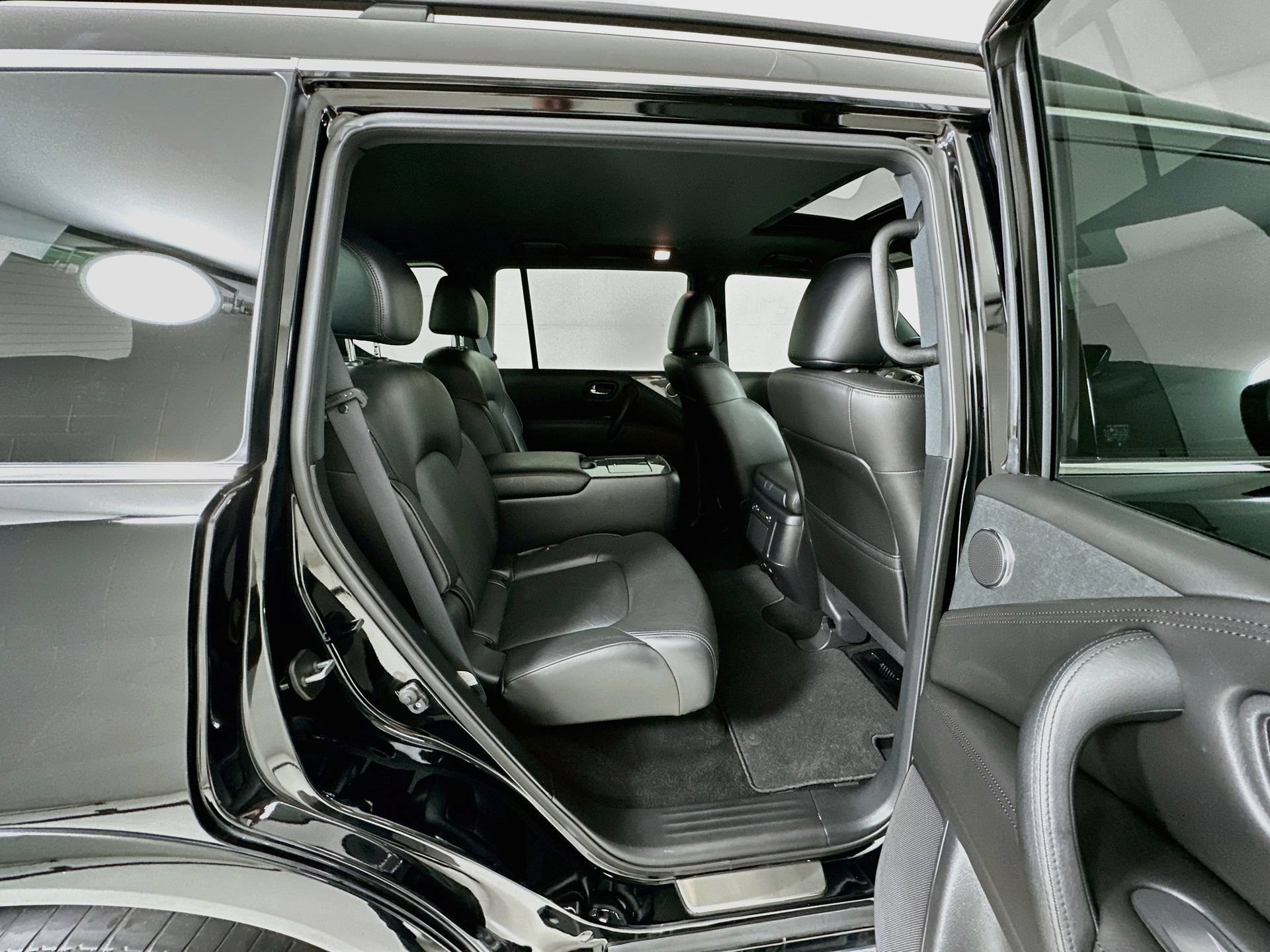Used 2023 Nissan Armada SL w/ Midnight Edition Package RWD image 32