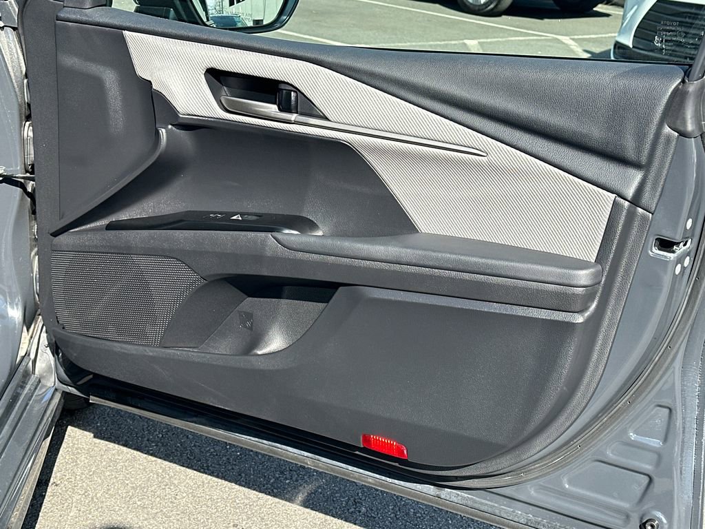 Used 2025 Toyota Camry SE w/ Convenience Package image 12