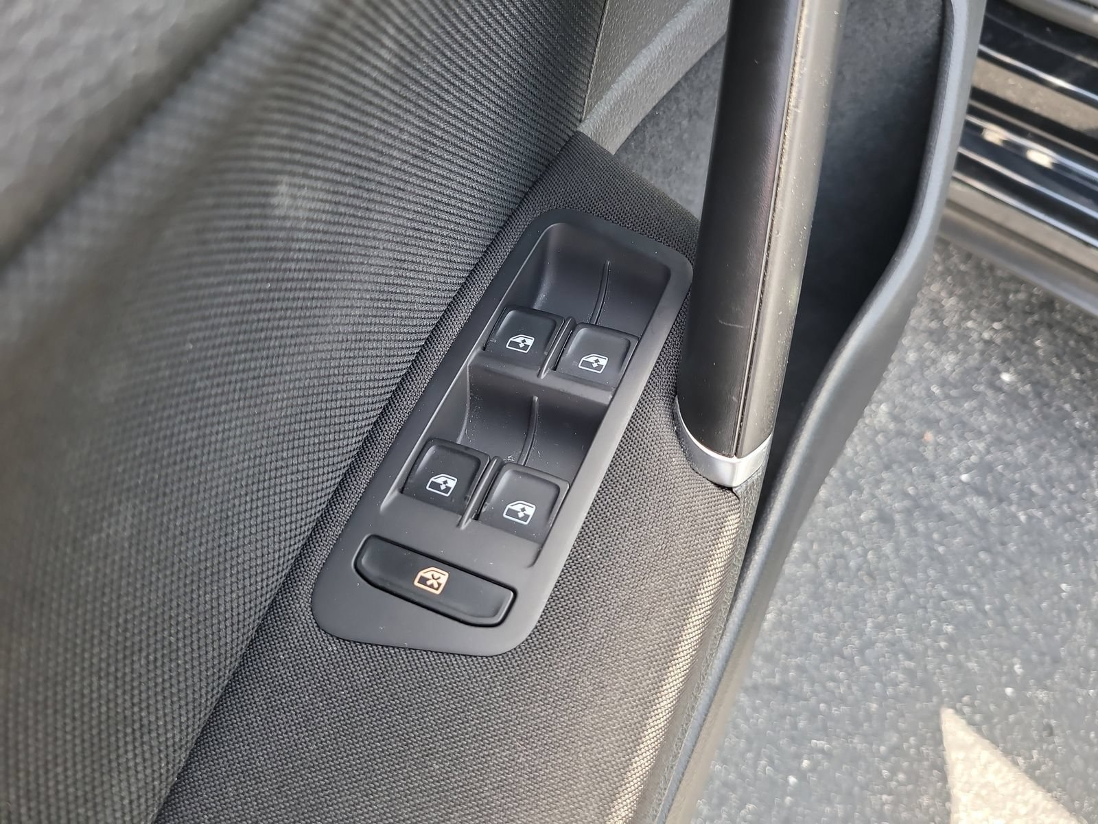 Used 2021 Volkswagen Golf 4-Door FWD image 14