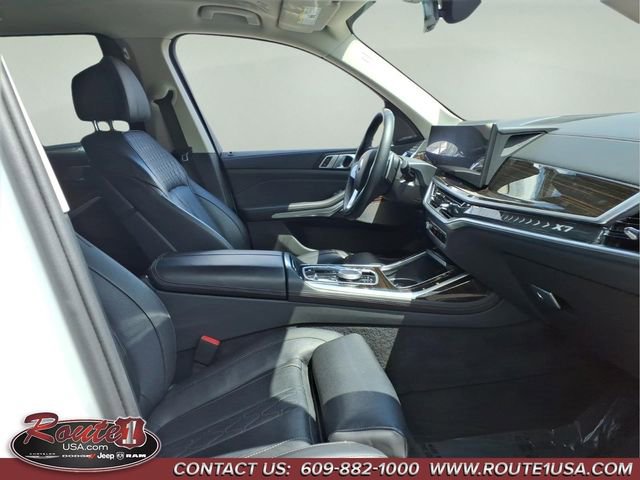 Used 2025 BMW X7 xDrive40i AWD/4WD image 13