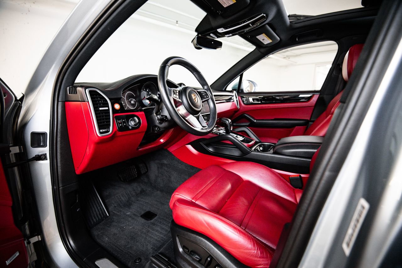 Used 2023 Porsche Cayenne AWD/4WD image 4