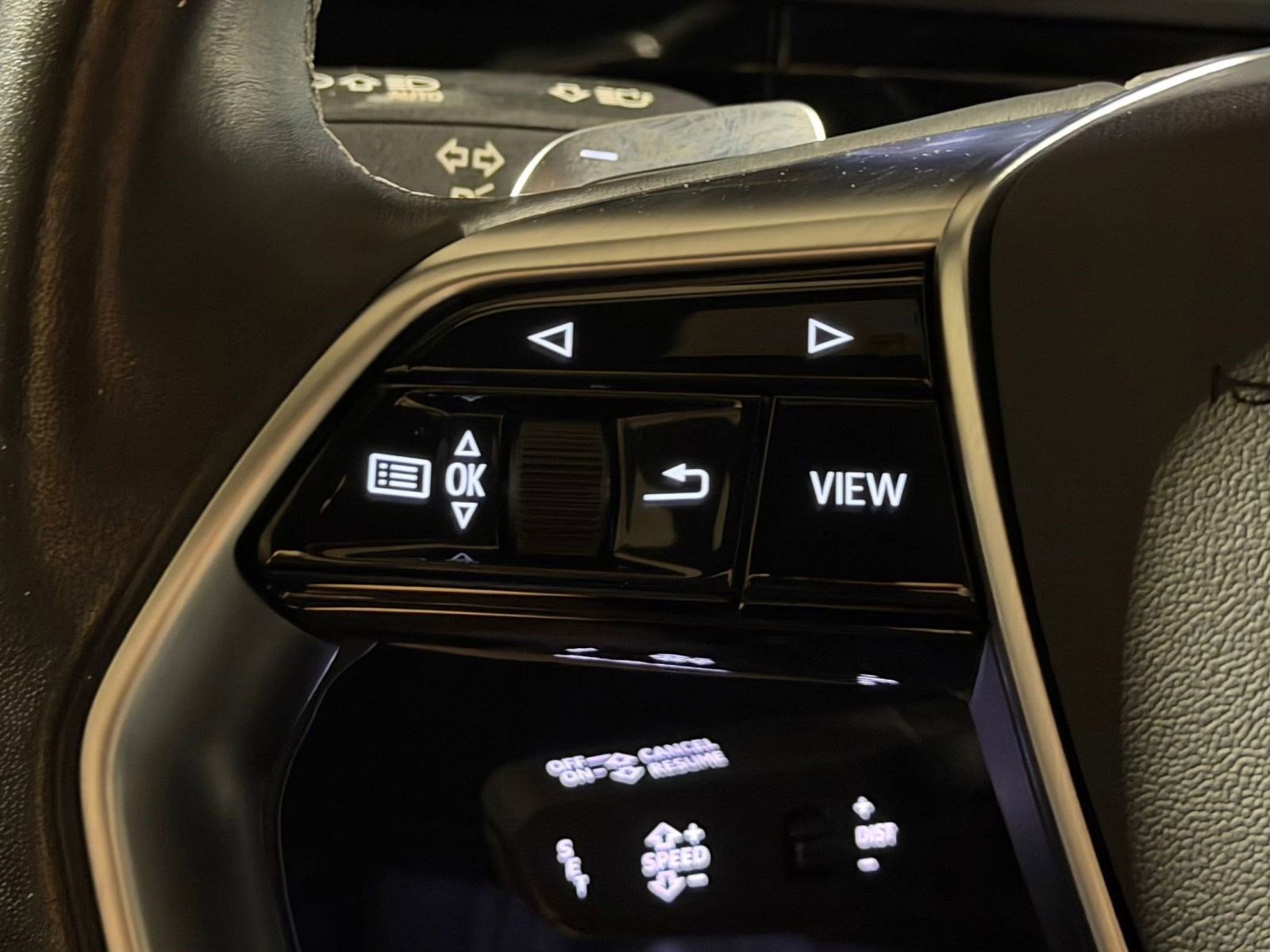 Certified 2023 Audi e-tron Premium Plus w/ Premium Plus Package AWD/4WD image 17