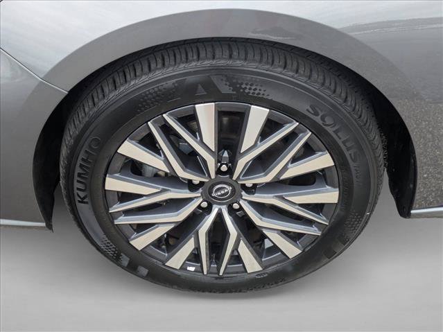 Used 2025 Nissan Altima 2.5 SV FWD image 21