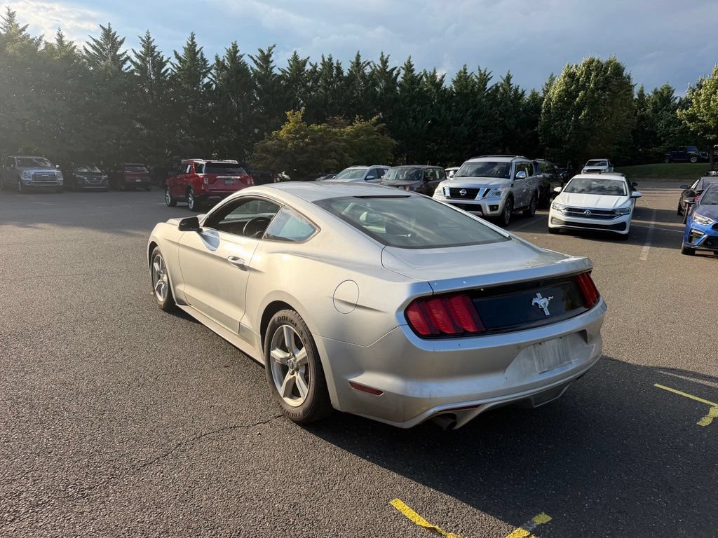Used 2015 Ford Mustang Coupe RWD image 8