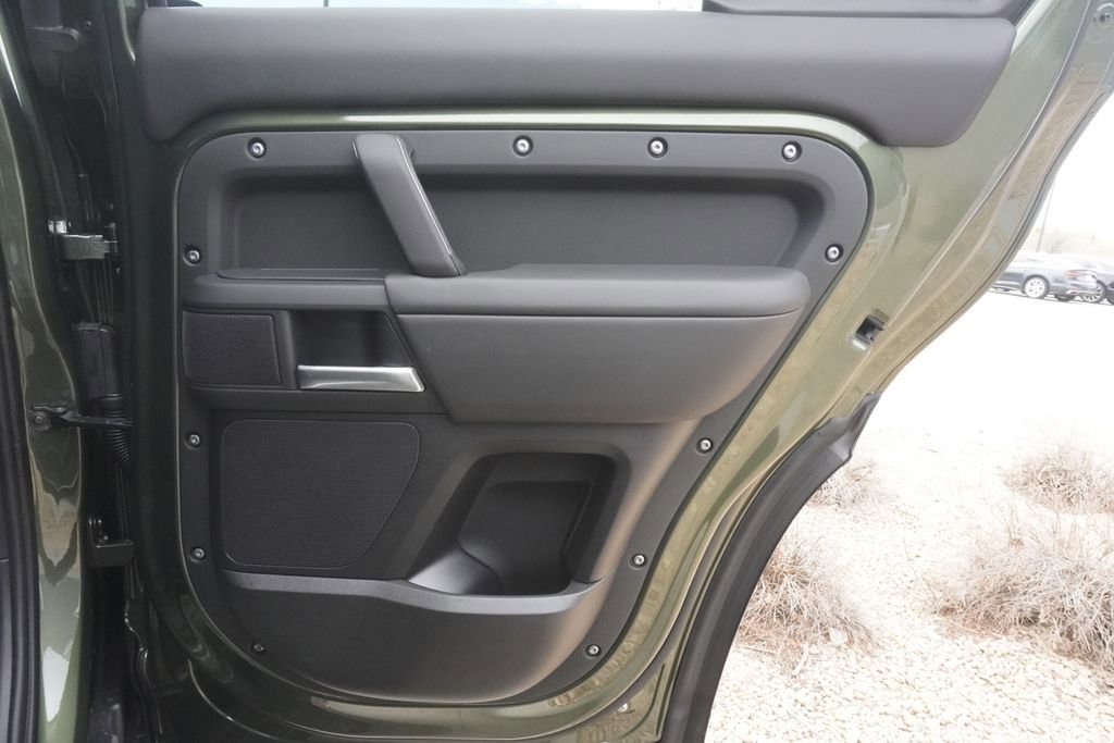 New 2026 Land Rover Defender 130 X-Dynamic SE image 25