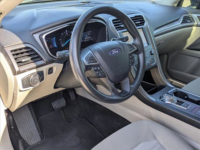 Used 2020 Ford Fusion SE FWD image 10