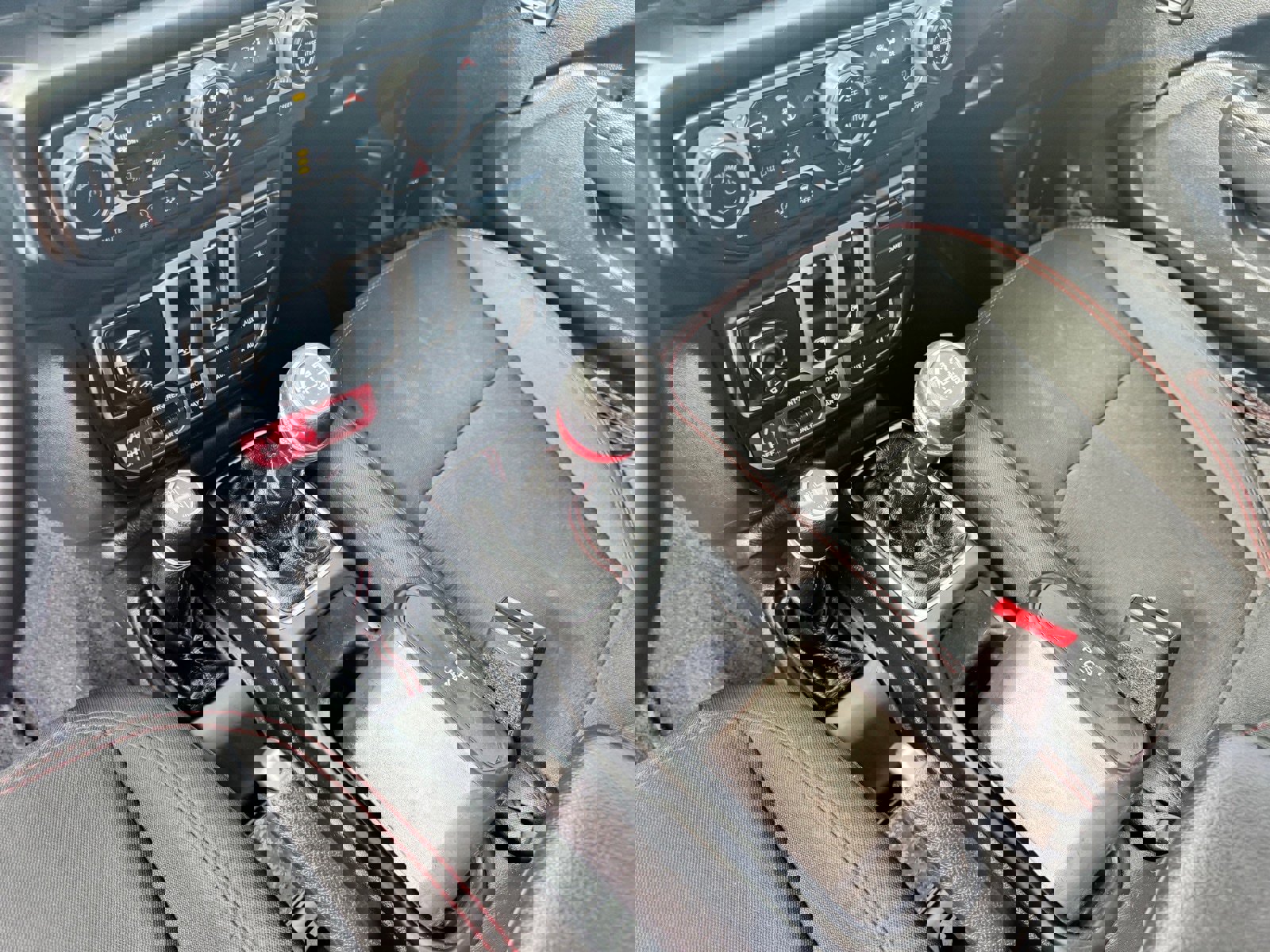 Used 2022 Jeep Wrangler Rubicon image 14