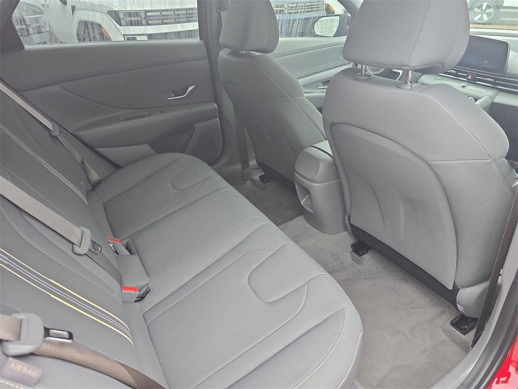 Used 2025 Hyundai Elantra SEL image 11