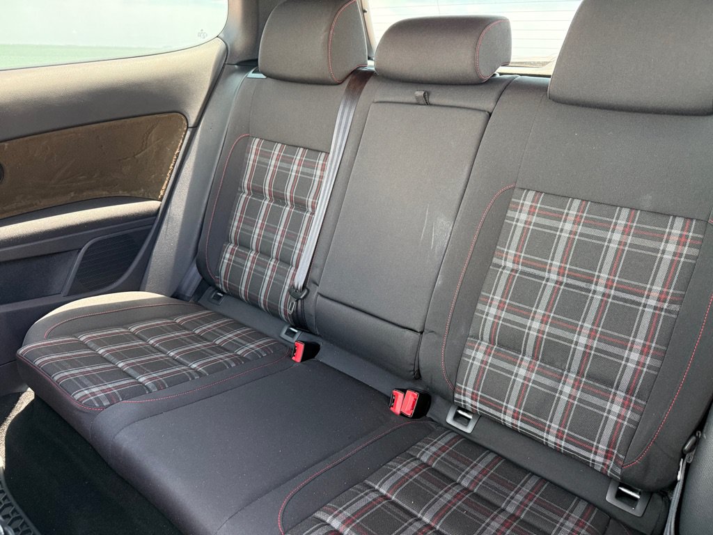 Used 2011 Volkswagen Golf 2-Door FWD image 18