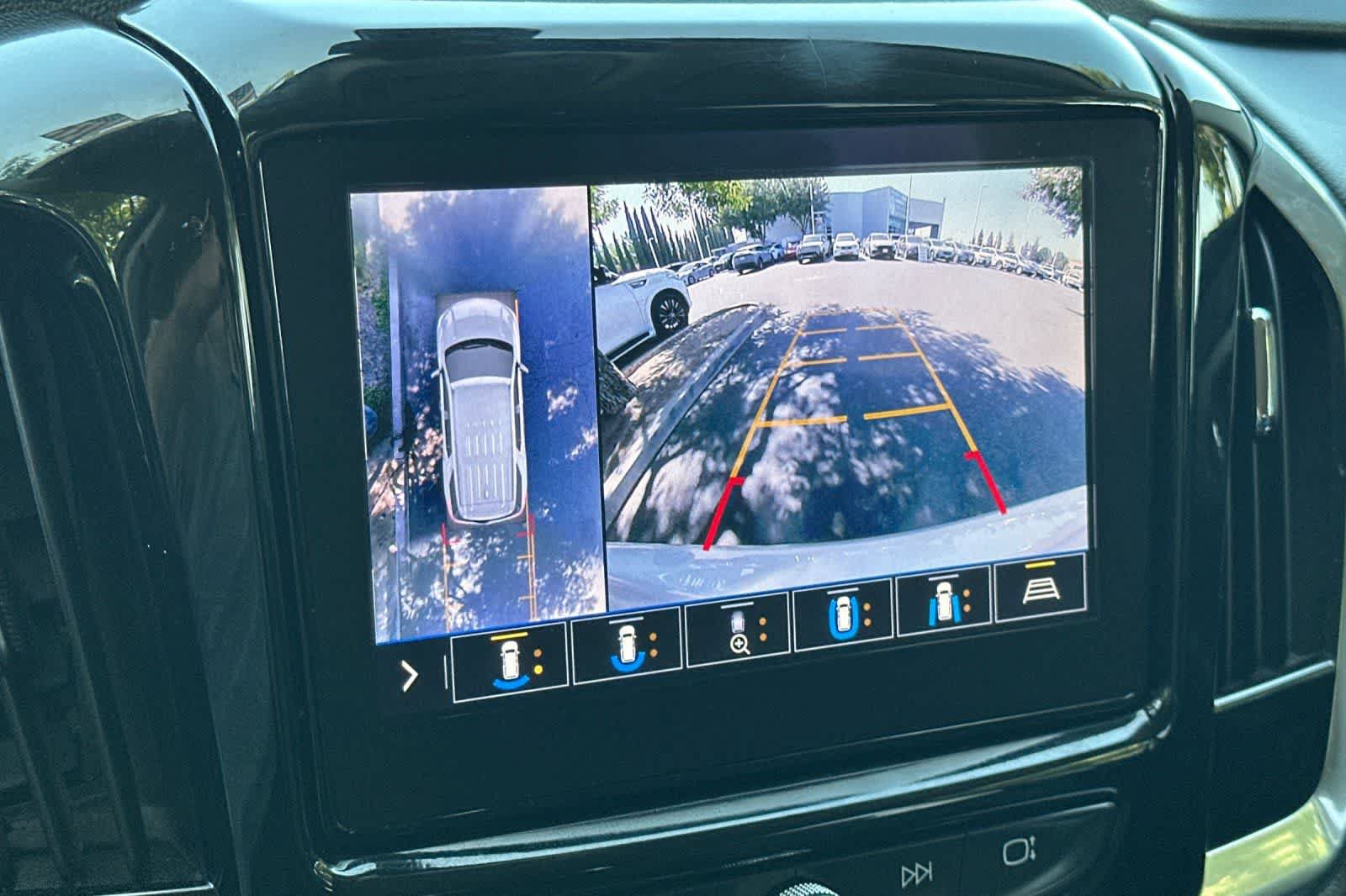 Used 2020 Chevrolet Traverse RS FWD image 23