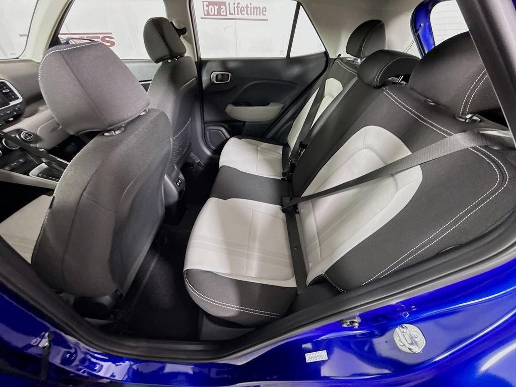 Certified 2024 Hyundai Venue SEL FWD image 28