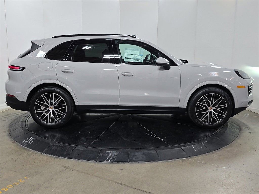 Certified 2025 Porsche Cayenne image 8