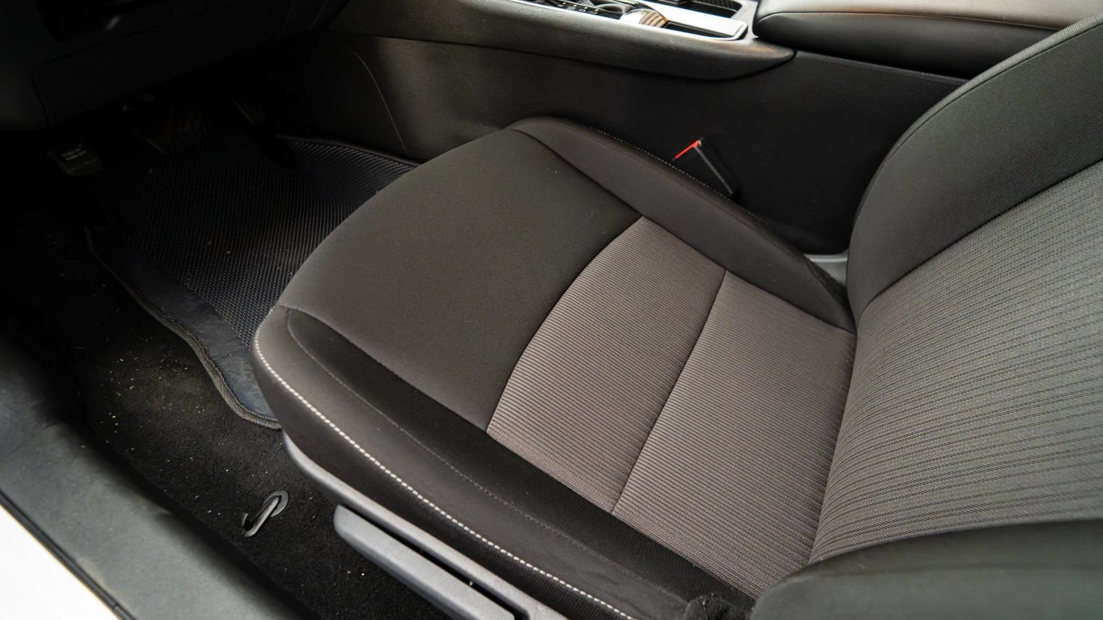 Used 2025 Nissan Sentra SV FWD image 24
