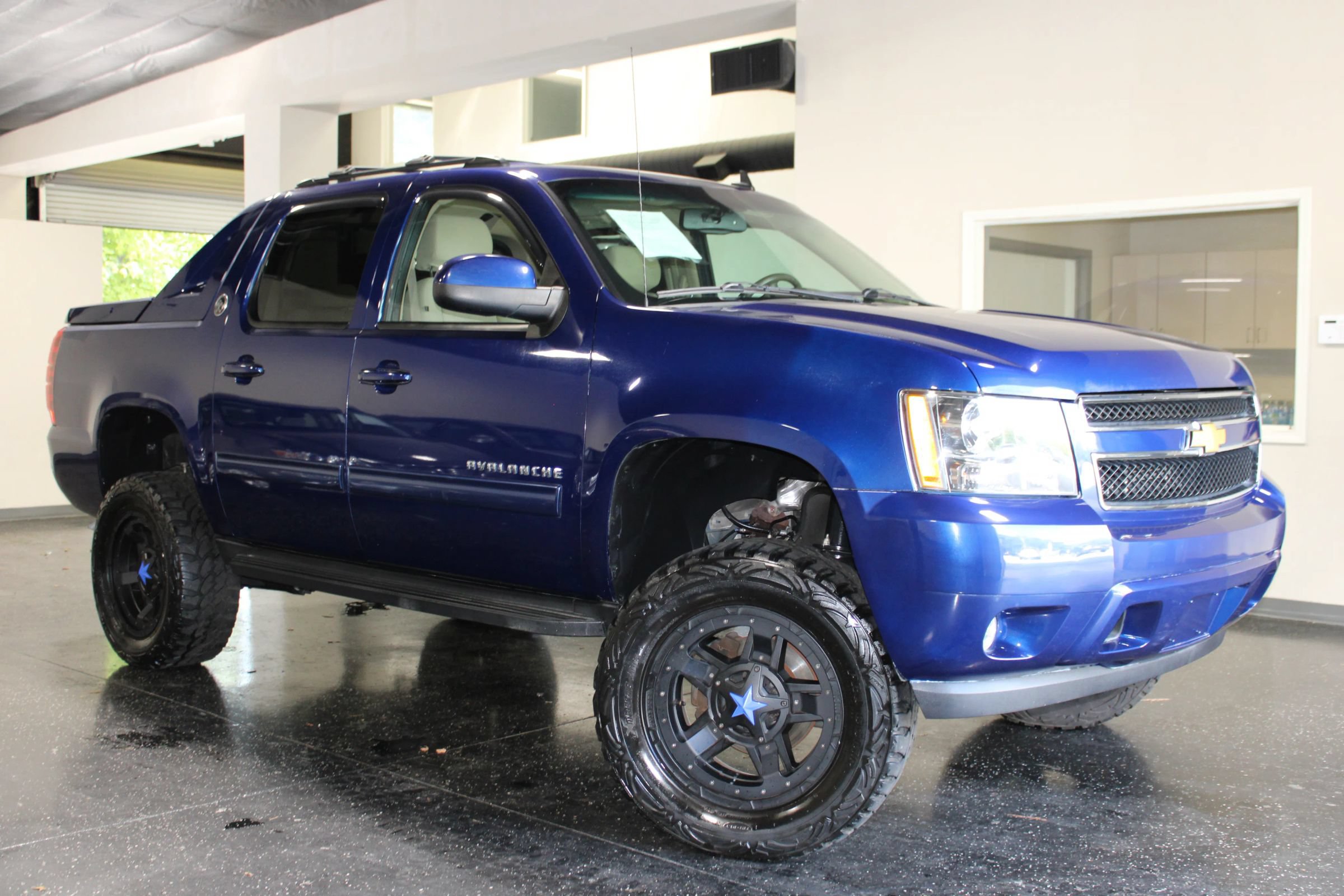 Used 2013 Chevrolet Avalanche LS RWD image 35
