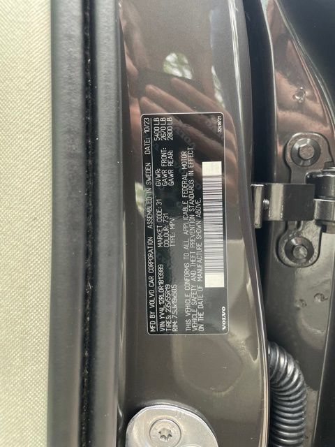 Certified 2024 Volvo XC60 B5 Plus w/ Protection Package Premier AWD/4WD image 27