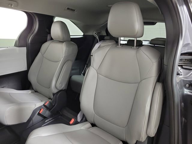 Used 2025 Toyota Sienna XLE image 13