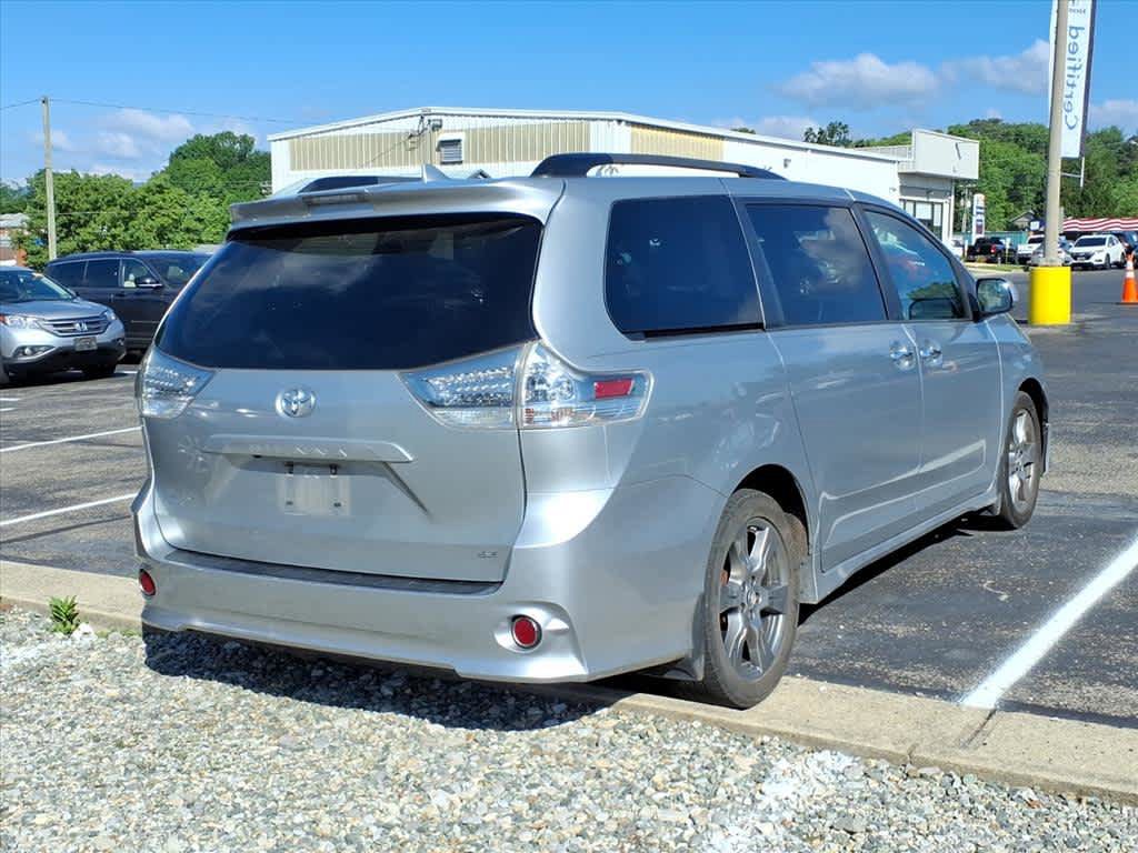 Used 2019 Toyota Sienna SE FWD image 12