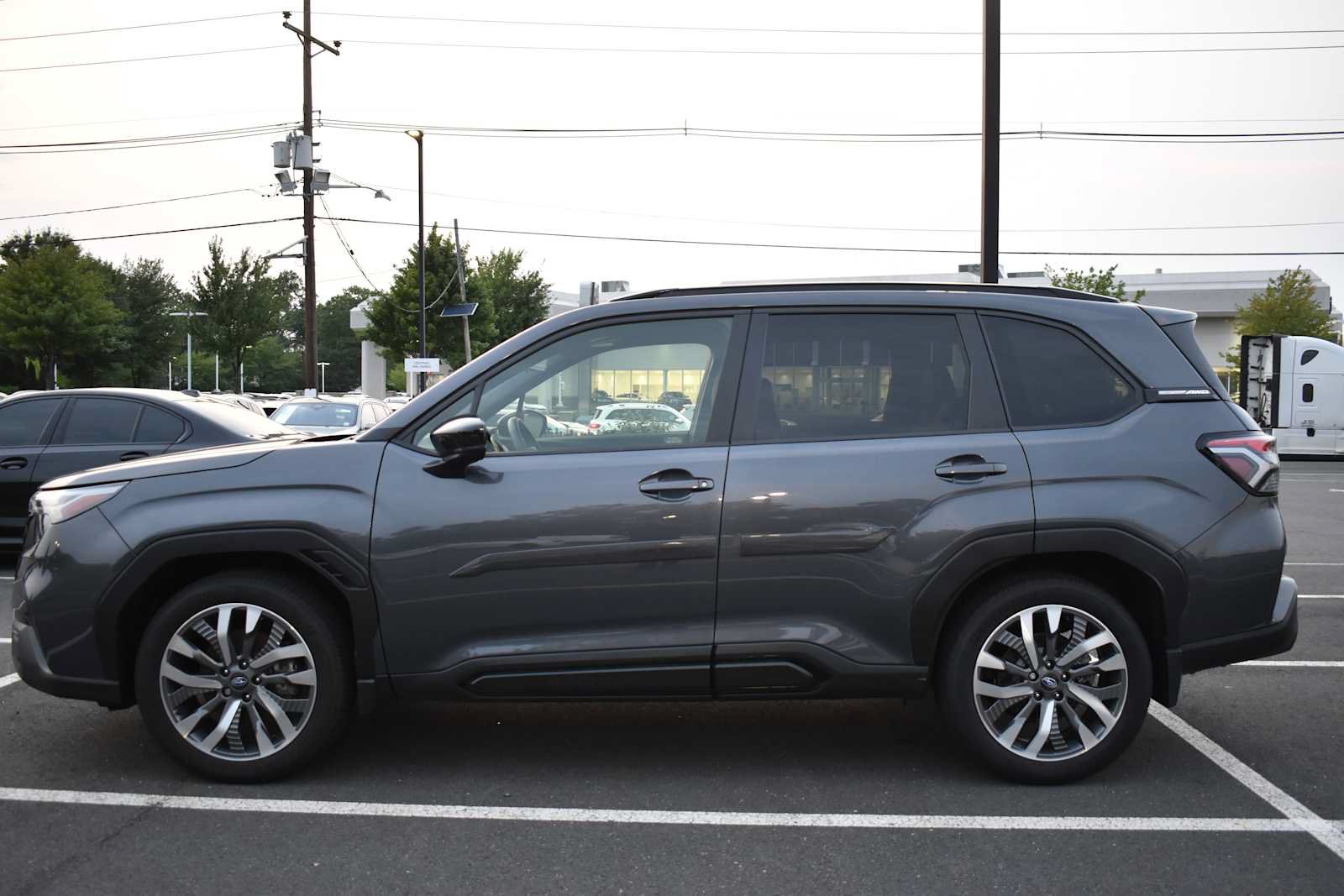 Used 2025 Subaru Forester Touring AWD/4WD image 5