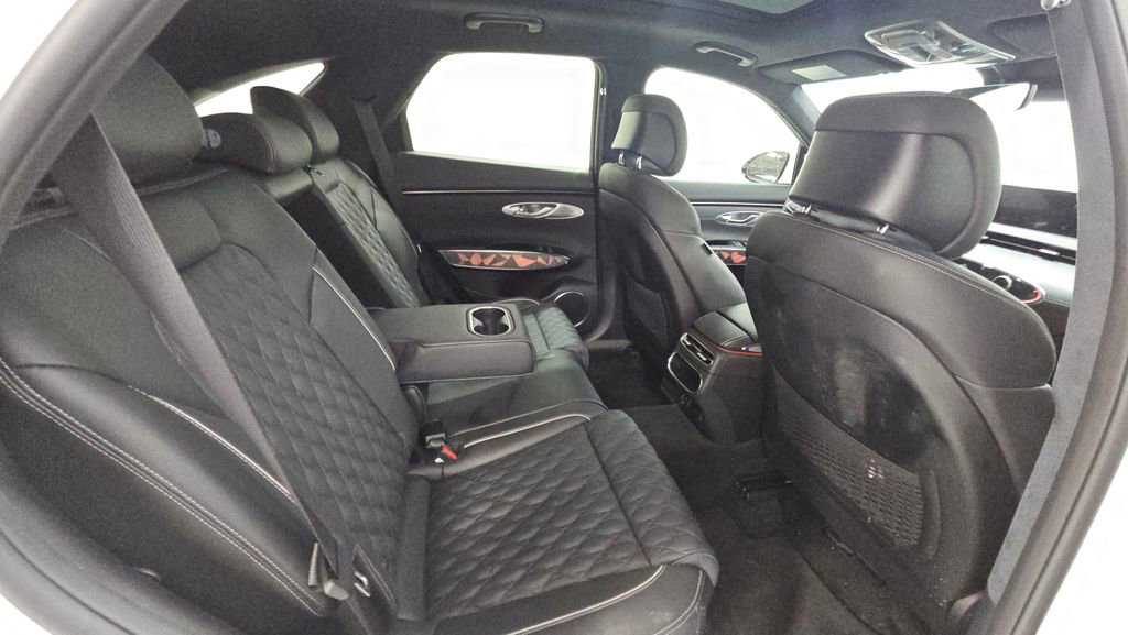 Used 2025 Genesis GV70 3.5T Sport w/ Sport Advanced Package image 16