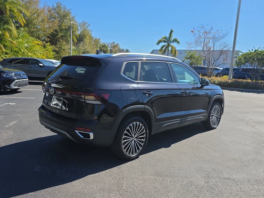 Used 2025 Volkswagen Taos SE image 3