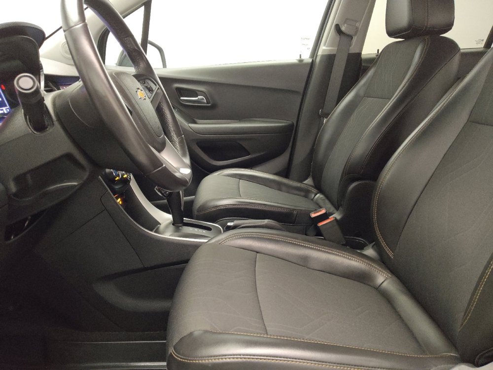 Used 2020 Chevrolet Trax LT w/ Redline Edition AWD/4WD image 17