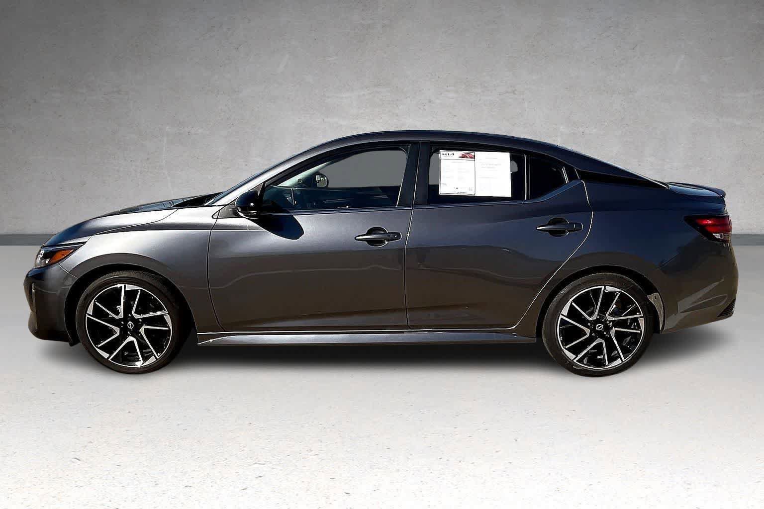 Used 2025 Nissan Sentra SR FWD image 3