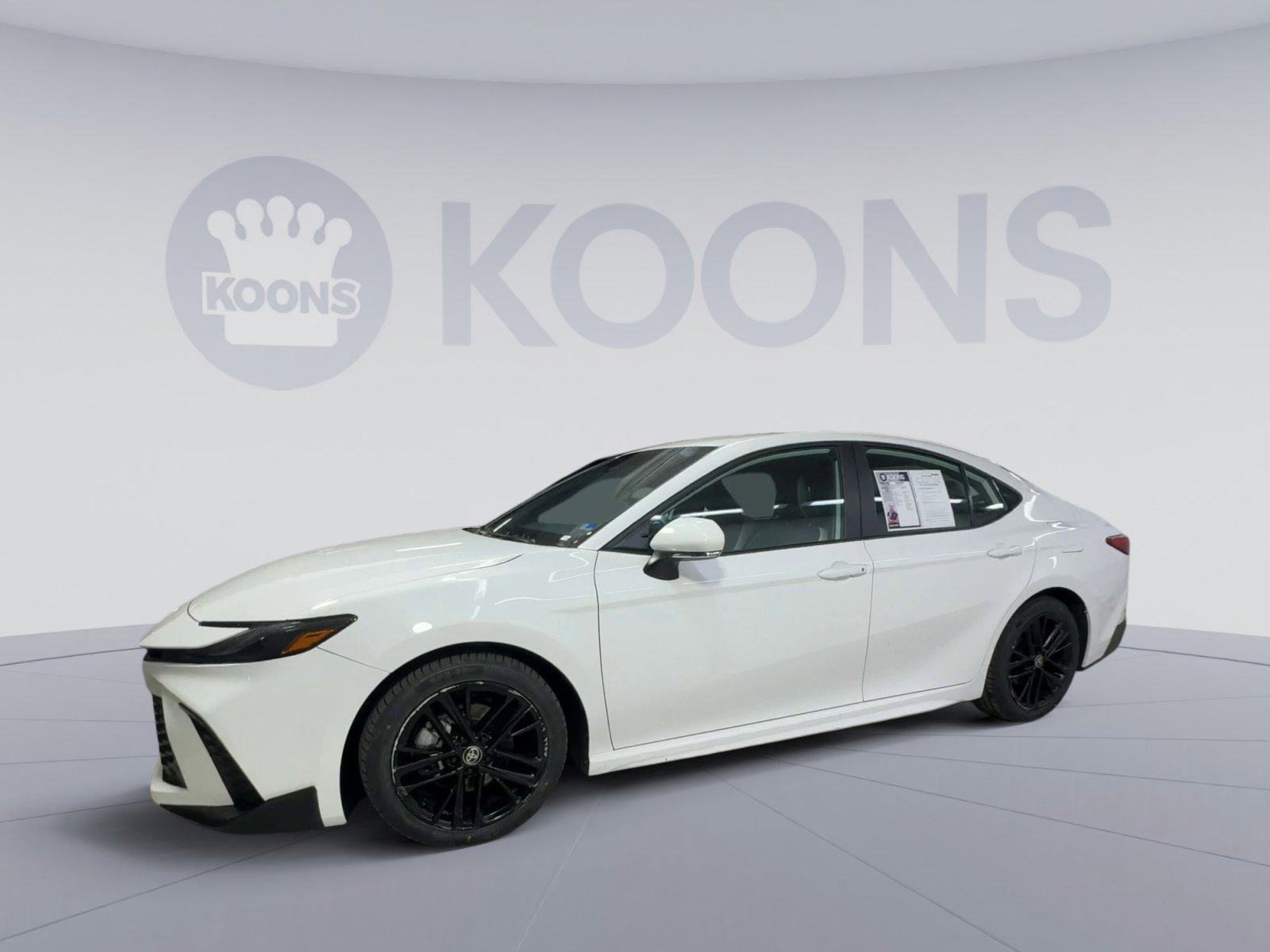 Used 2025 Toyota Camry SE FWD image 5