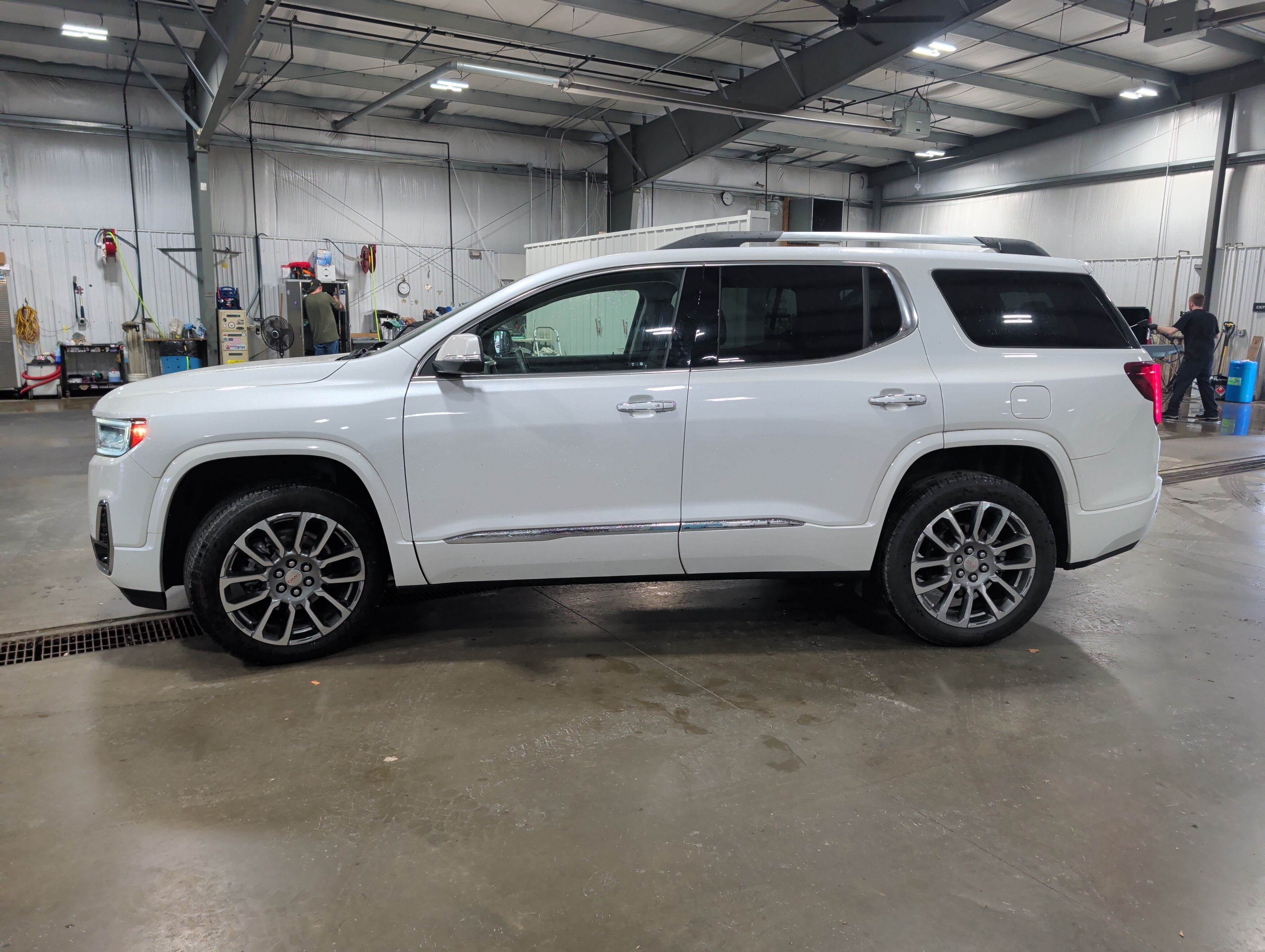 Used 2023 GMC Acadia Denali w/ Denali Technology Package AWD/4WD image 5