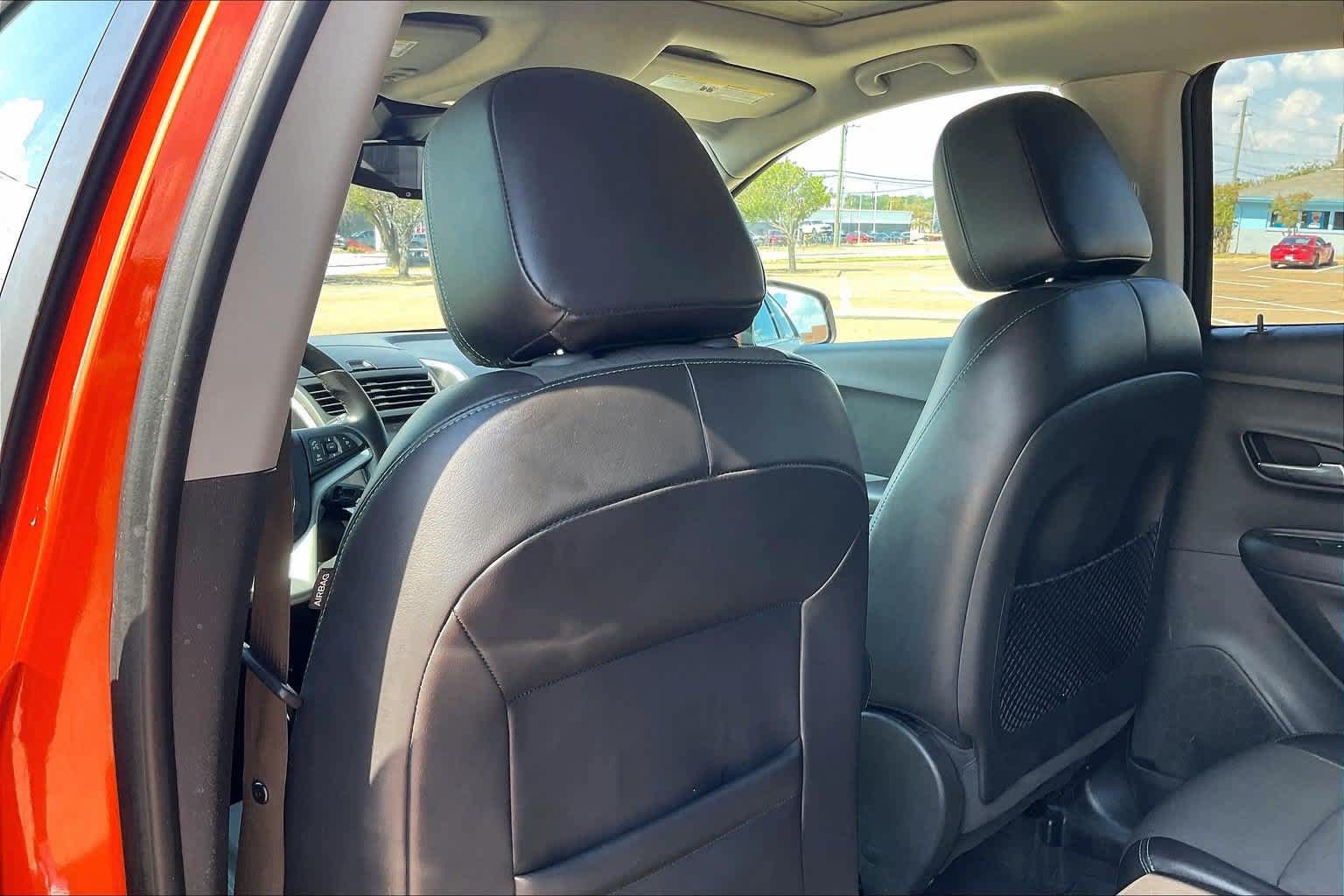Used 2015 Chevrolet Trax LT w/ LT Sun and Sound Package FWD image 11