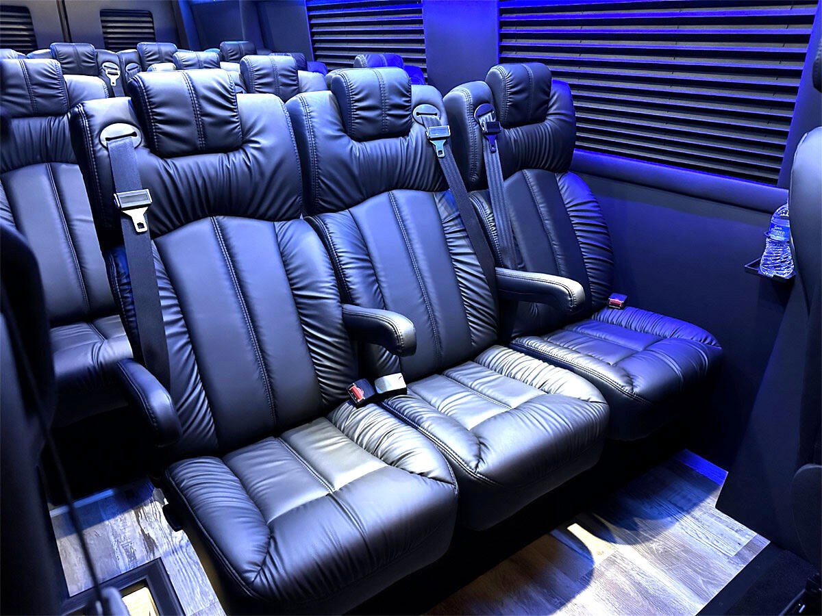 Used 2024 Mercedes-Benz Sprinter 3500 image 2