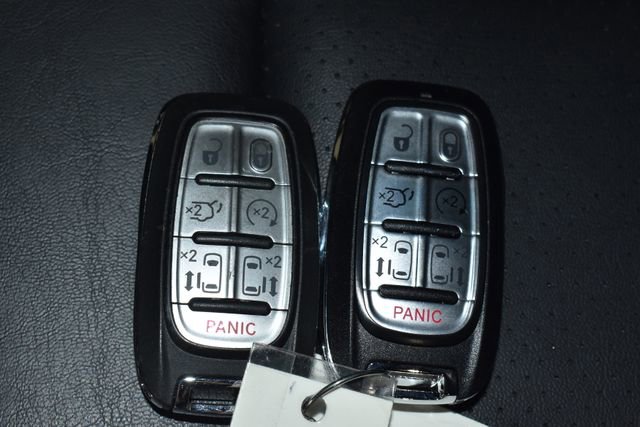 Certified 2025 Chrysler Pacifica Select image 25