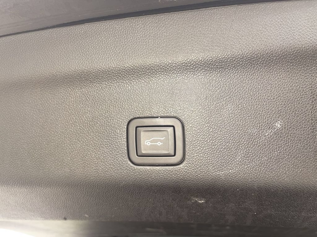 Used 2024 Cadillac Escalade ESV Sport AWD/4WD image 17