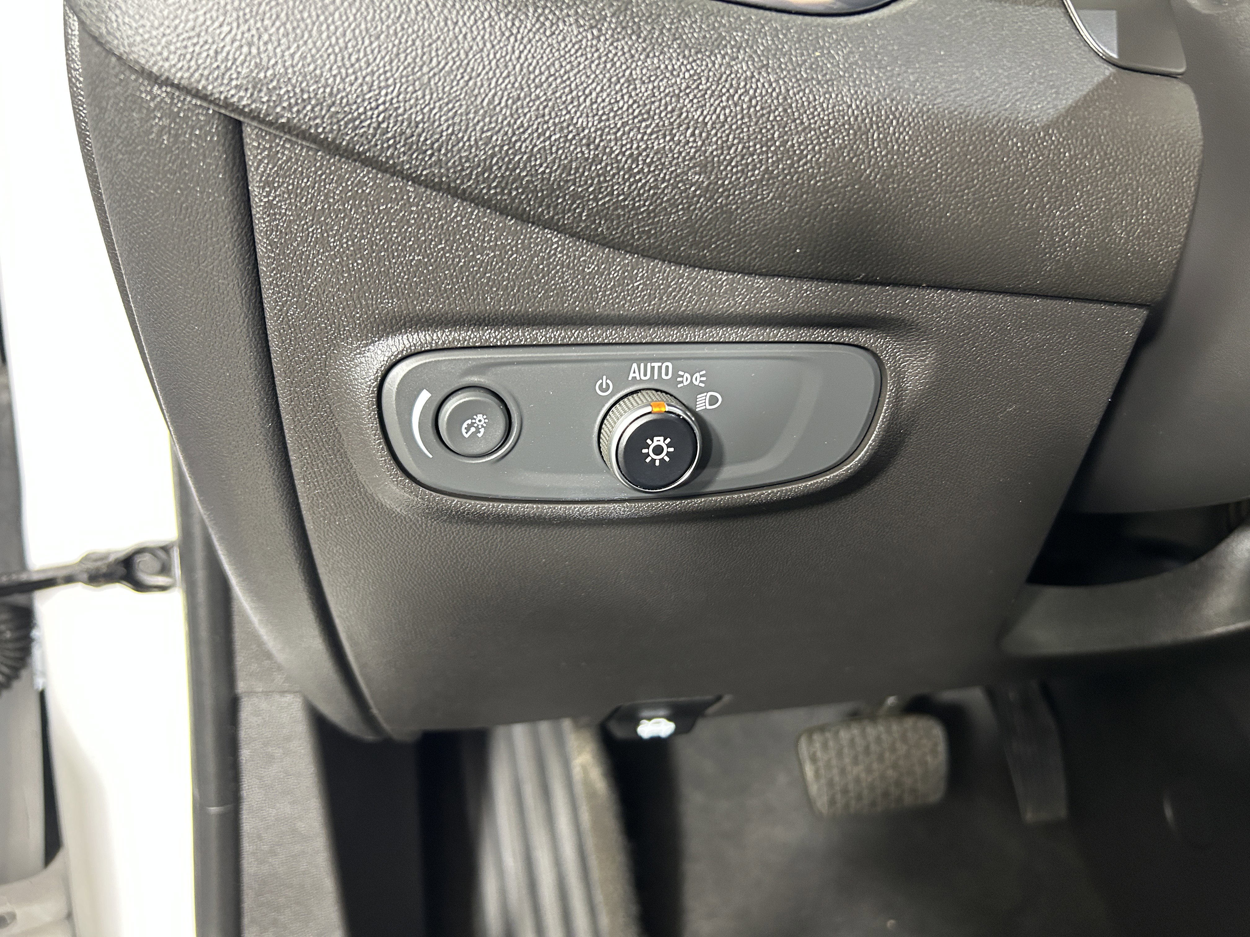 Used 2023 Chevrolet Equinox LS AWD/4WD image 19