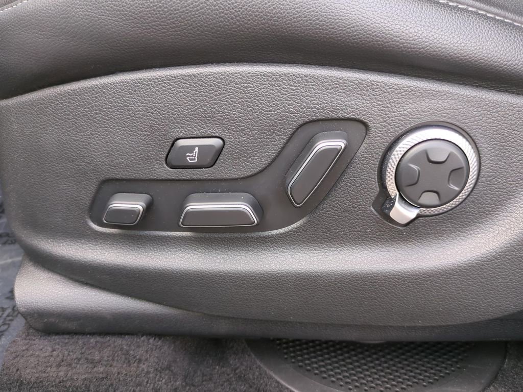 Used 2025 Genesis GV80 3.5T Advanced AWD/4WD image 16