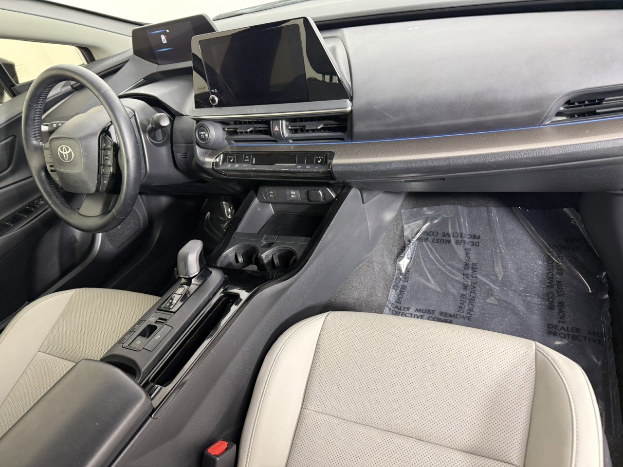 Used 2023 Toyota Prius XLE image 11