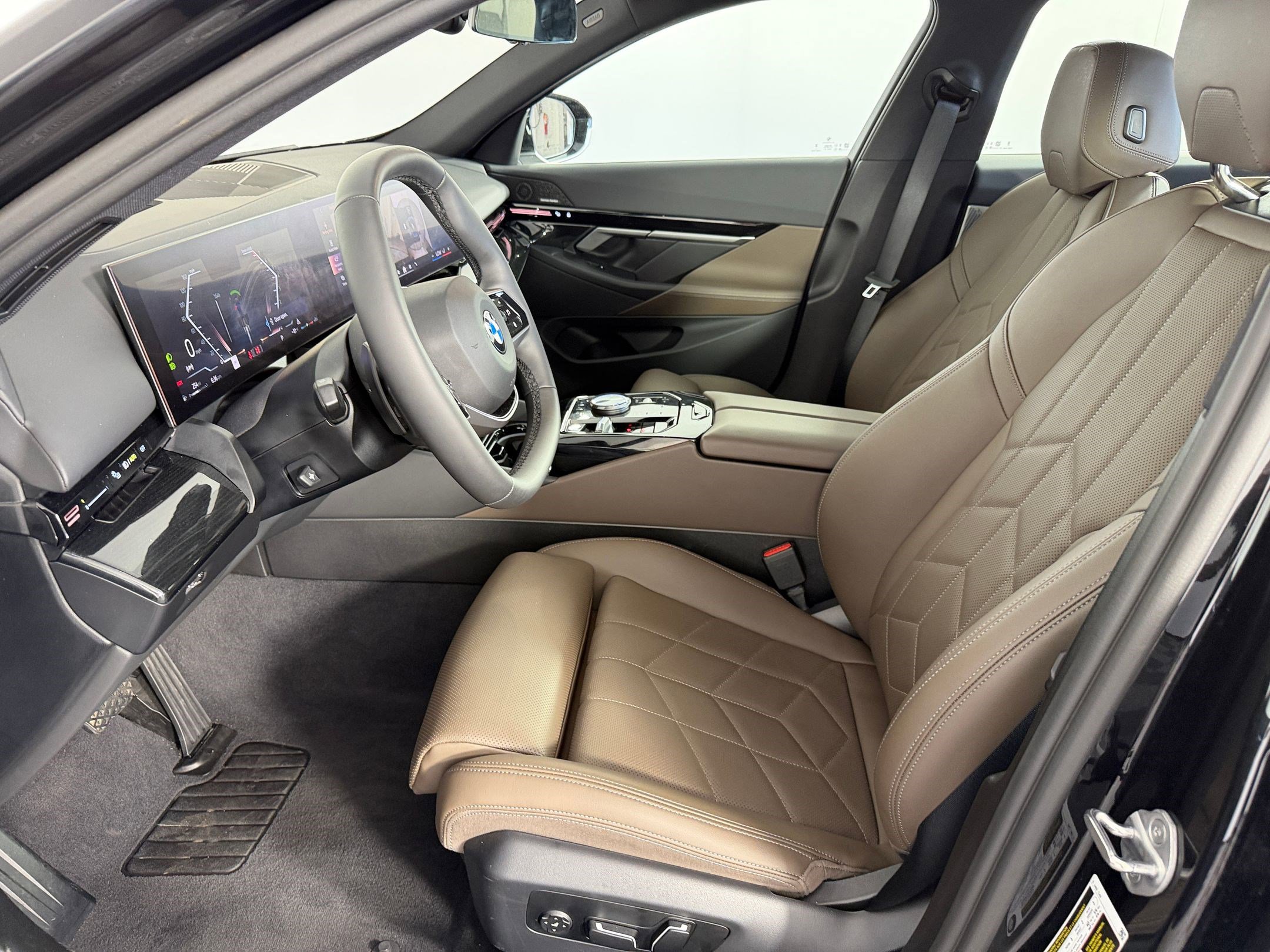 Certified 2025 BMW 530i image 5