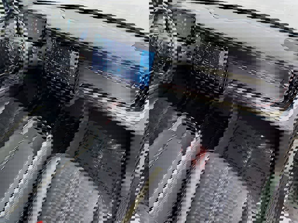 Used 2025 Rivian R1S Adventure image 33