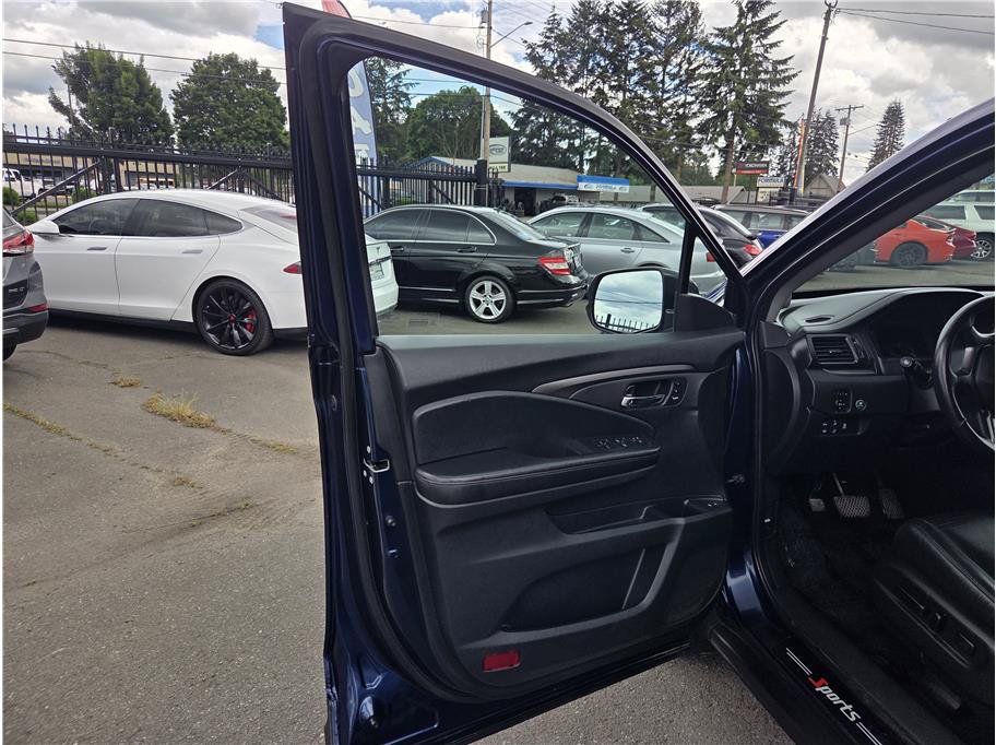 Used 2020 Honda Pilot Black Edition image 13