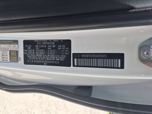 Used 2025 Kia Carnival FWD image 37