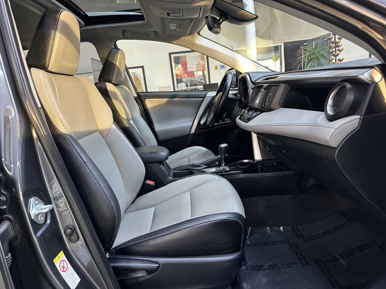 Used 2016 Toyota RAV4 Limited image 17