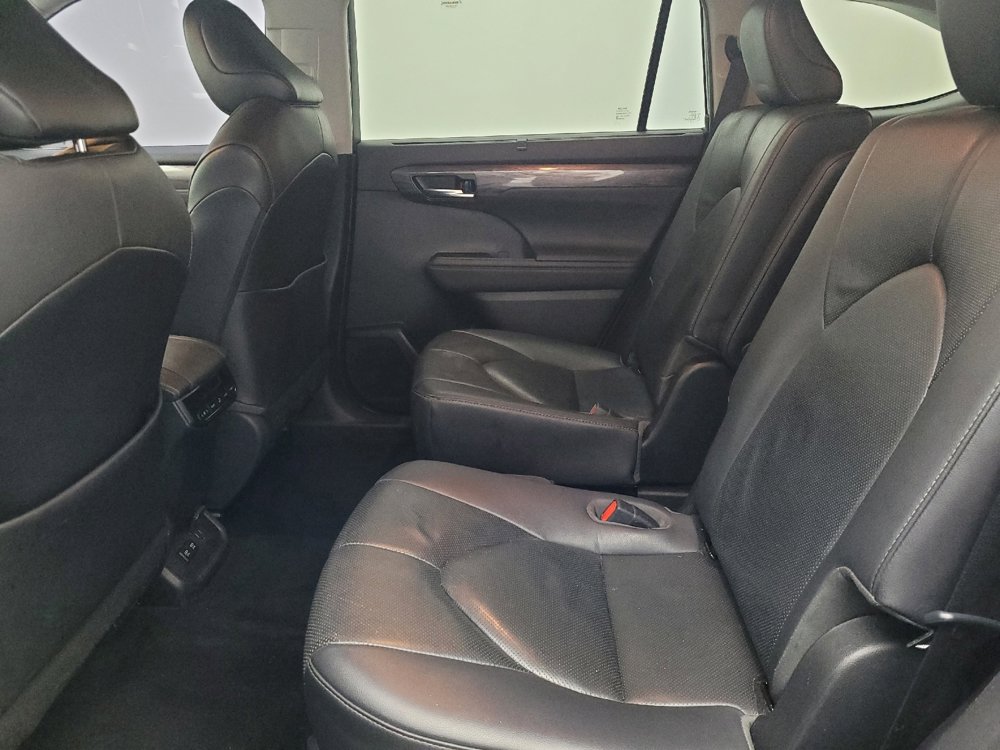 Used 2020 Toyota Highlander Limited FWD image 18