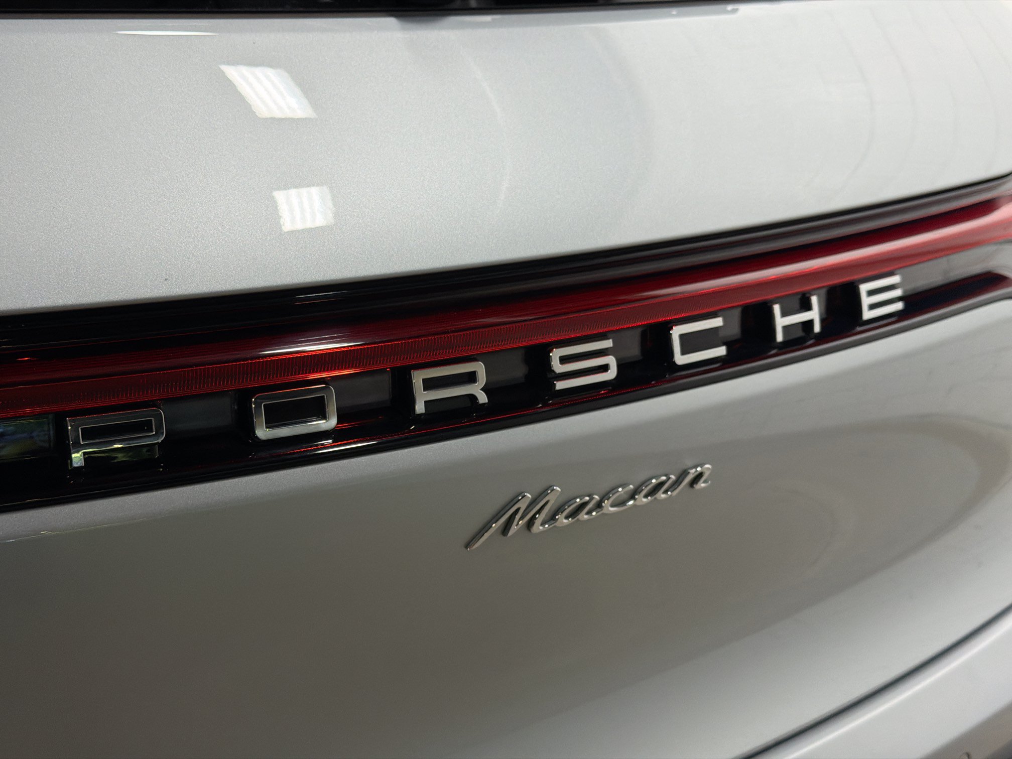 Certified 2026 Porsche Macan AWD/4WD image 11