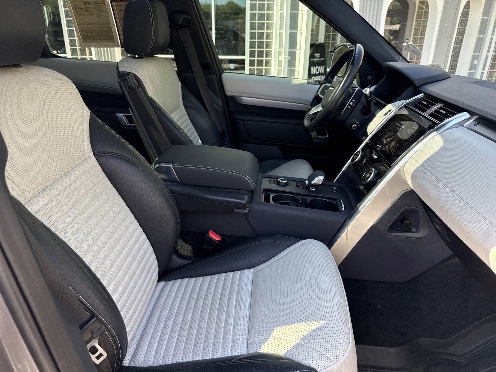 Used 2021 Land Rover Discovery S R-Dynamic AWD/4WD image 36