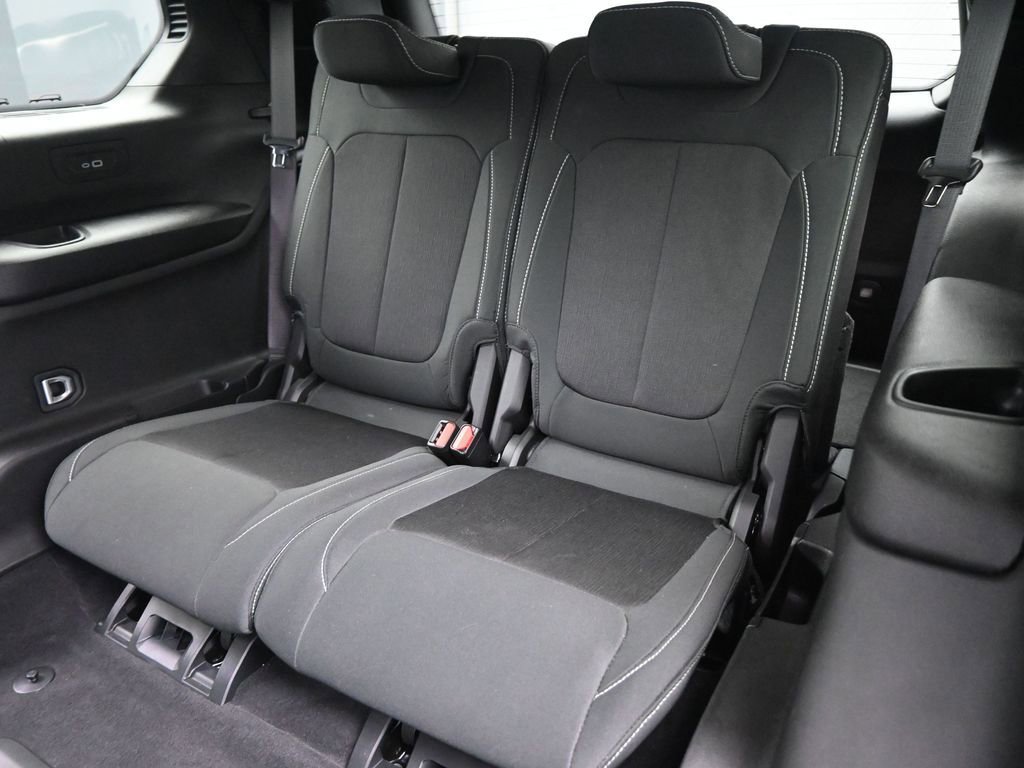 Used 2024 Jeep Grand Cherokee L Laredo w/ Luxury Tech Group I image 15