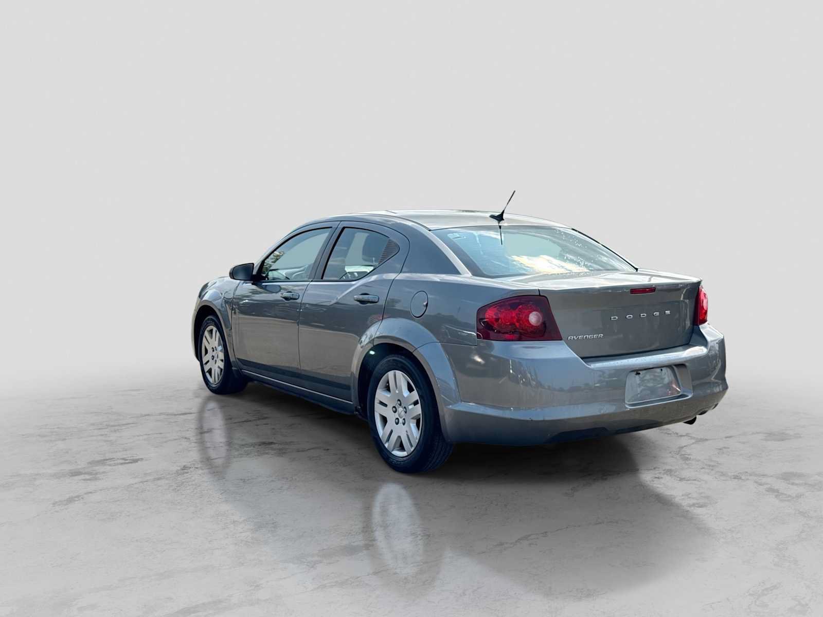 Used 2013 Dodge Avenger SE FWD image 3