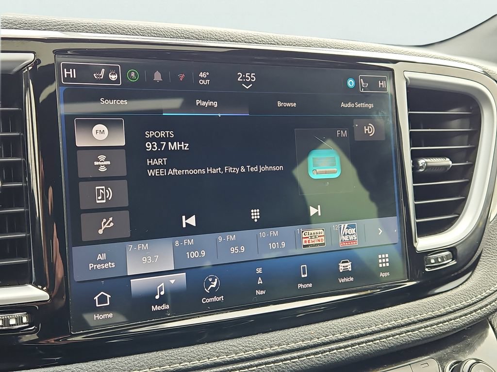 Used 2024 Chrysler Pacifica Premium FWD image 31