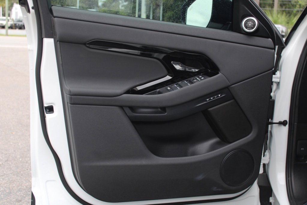 Certified 2025 Land Rover Range Rover Evoque Dynamic SE image 12