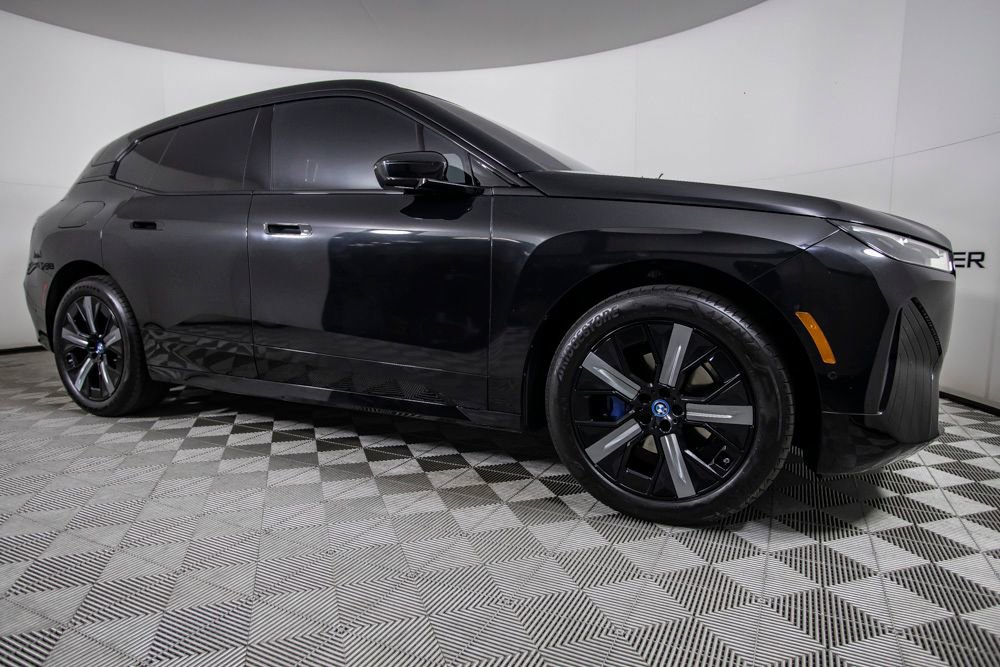 Used 2023 BMW iX xDrive50 w/ Sport Package AWD/4WD image 3